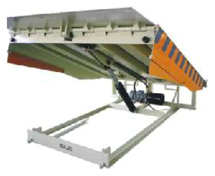 Hydraulic dock leveller