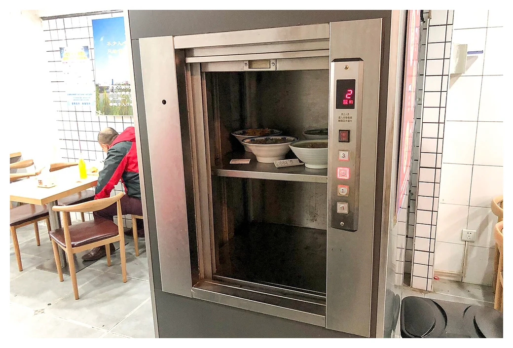 Small service lift (dumbwaiter)