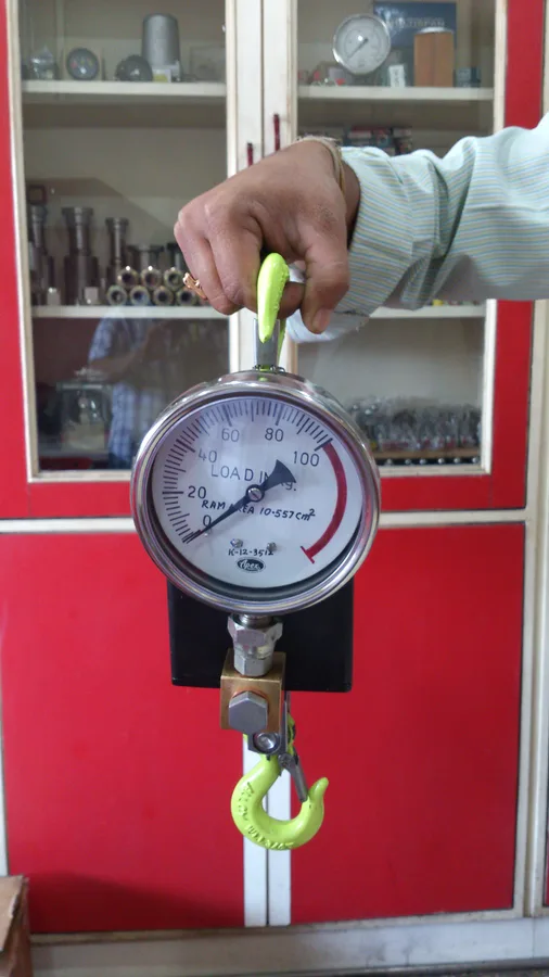Hydraulic dynamometer (load dial)