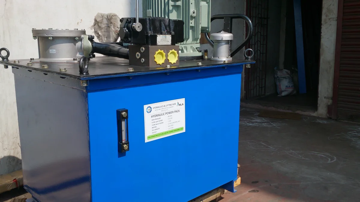 Oil tank and accessories
