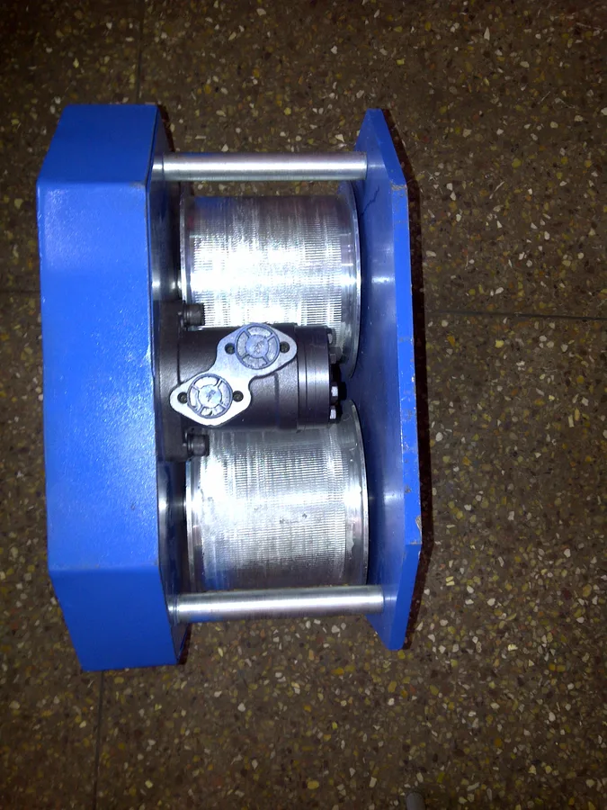 Hydraulic winch with power pack