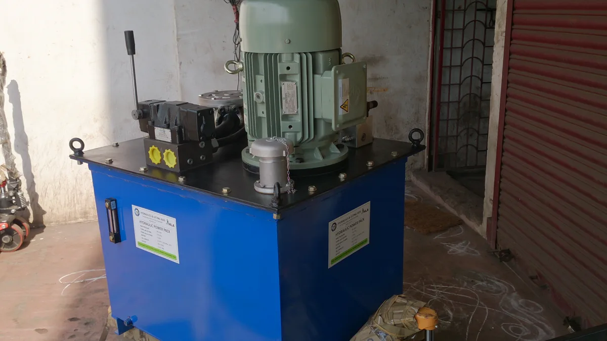 Power pack for hydraulic lifts