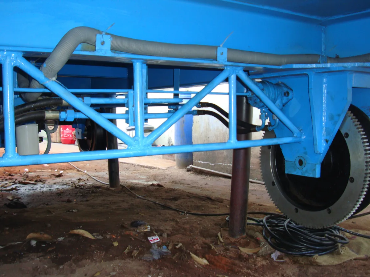 Motorised platform trolley