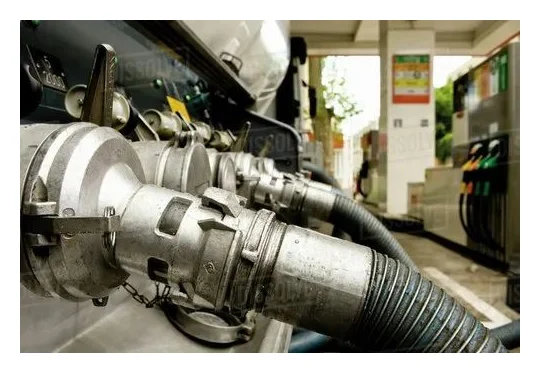 Tanker, bottom loading and drain hose