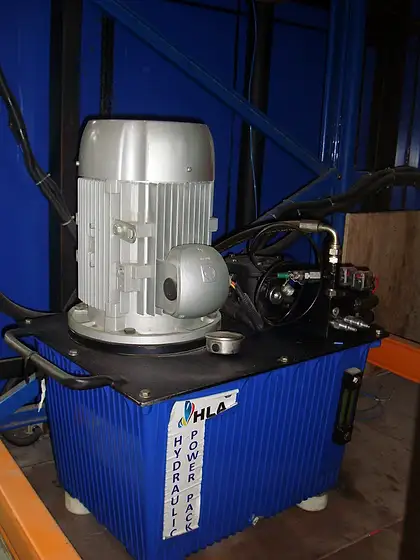 Hydraulic cargo lift by HLA
