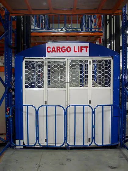 Hydraulic cargo lift by HLA