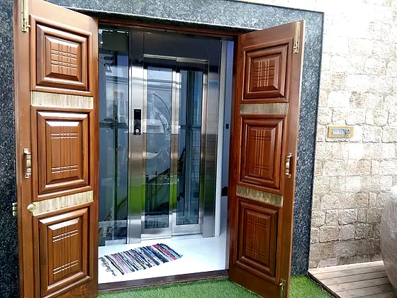 Hydraulic home lift installed by HLA