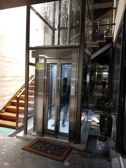 Hydraulic home lift installed by HLA