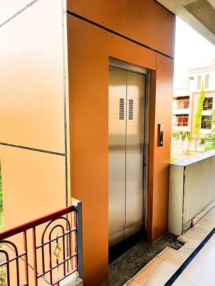 Hydraulic home lift installed by HLA