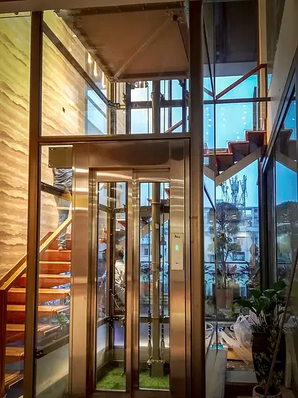 Hydraulic home lift installed by HLA