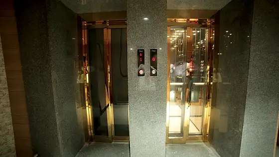 Hydraulic home lift installed by HLA