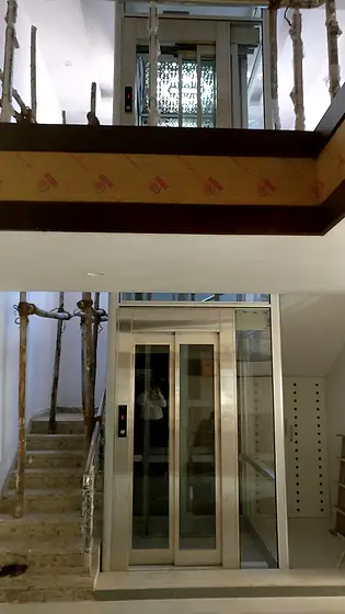 Hydraulic home lift installed by HLA
