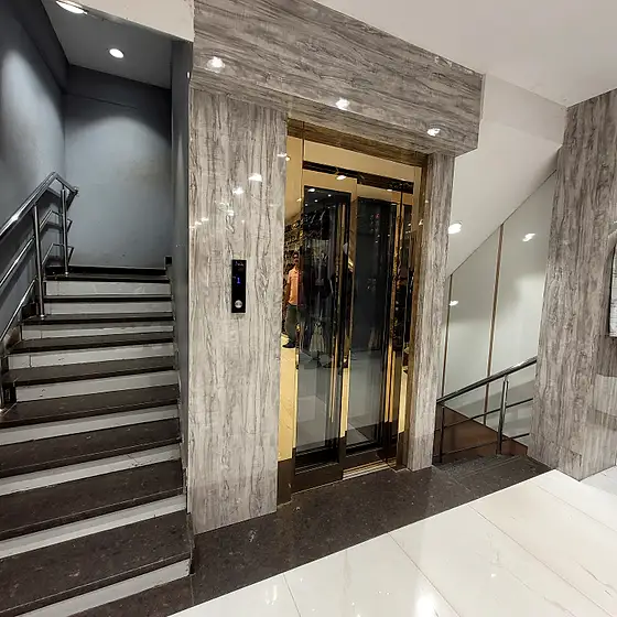 Hydraulic home lift installed by HLA