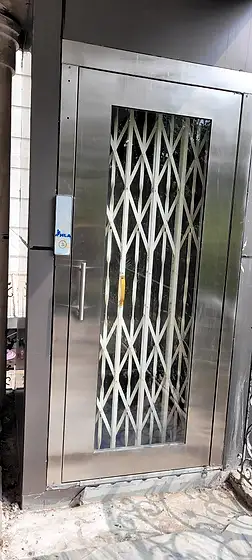 Hydraulic home lift installed by HLA