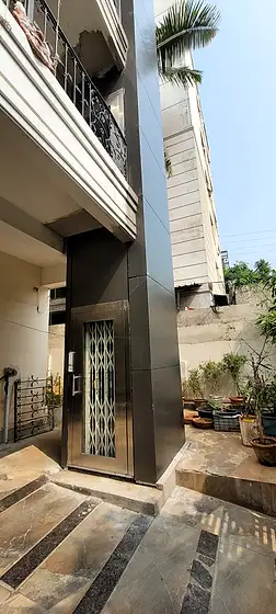 Hydraulic home lift installed by HLA