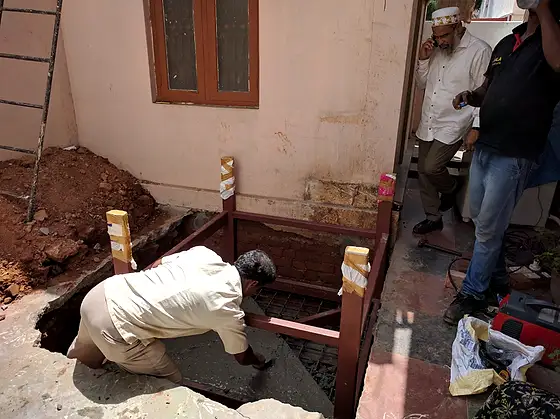 HLA crew at work: pit and foundation