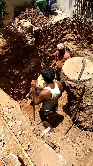 HLA crew at work: pit and foundation