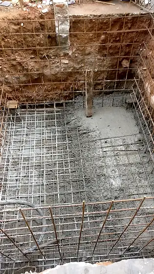 HLA crew at work: pit and foundation
