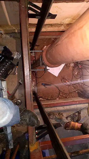 HLA crew at work: rails, cylinder and power pack
